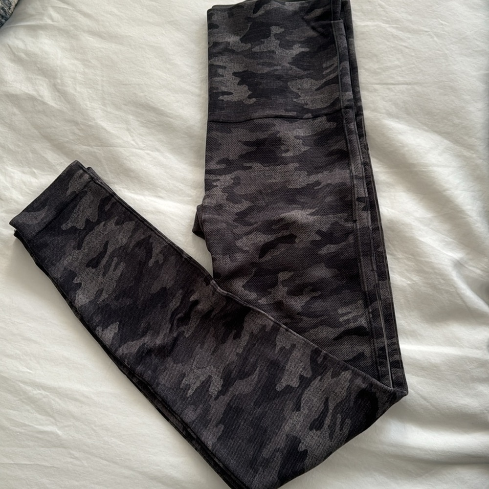 Spanx Seamless leggings - Black Camo - Women’s M